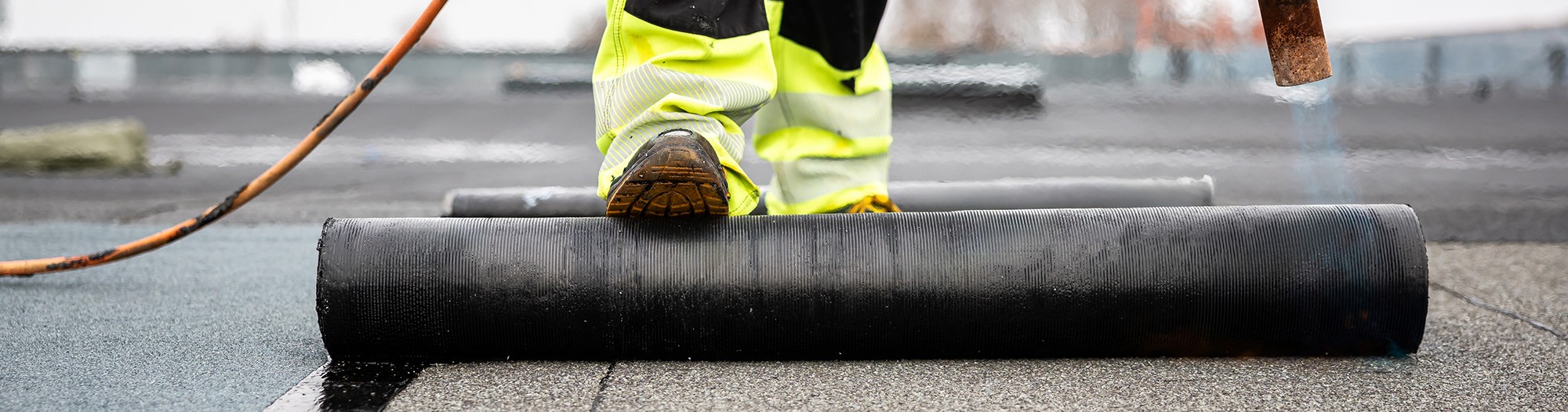 commercial roofing company in new jersey applying roofing